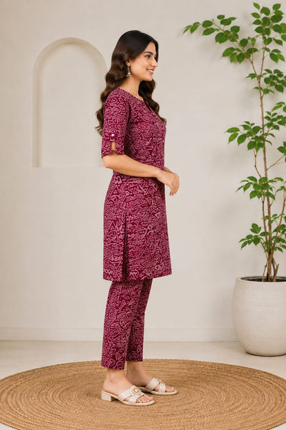 Women's Magenta Geometric Printed Pure Cotton Short Kurta with Pant Set (2-Piece Set)