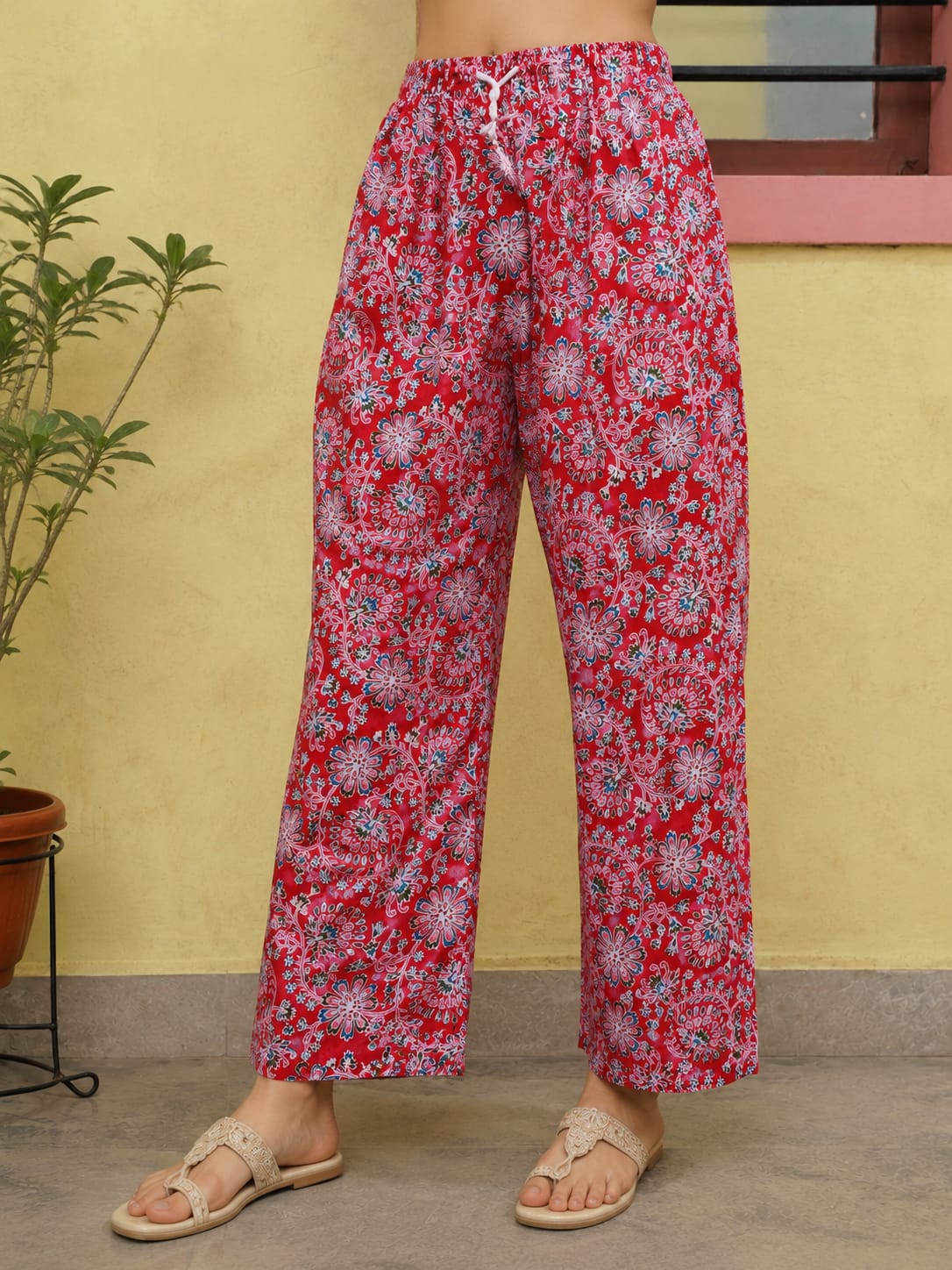 Women' Red & Pink Floral Printed Pure Cotton Short Tunic Kurta with Pant Co-ord Set (2-Piece Set)